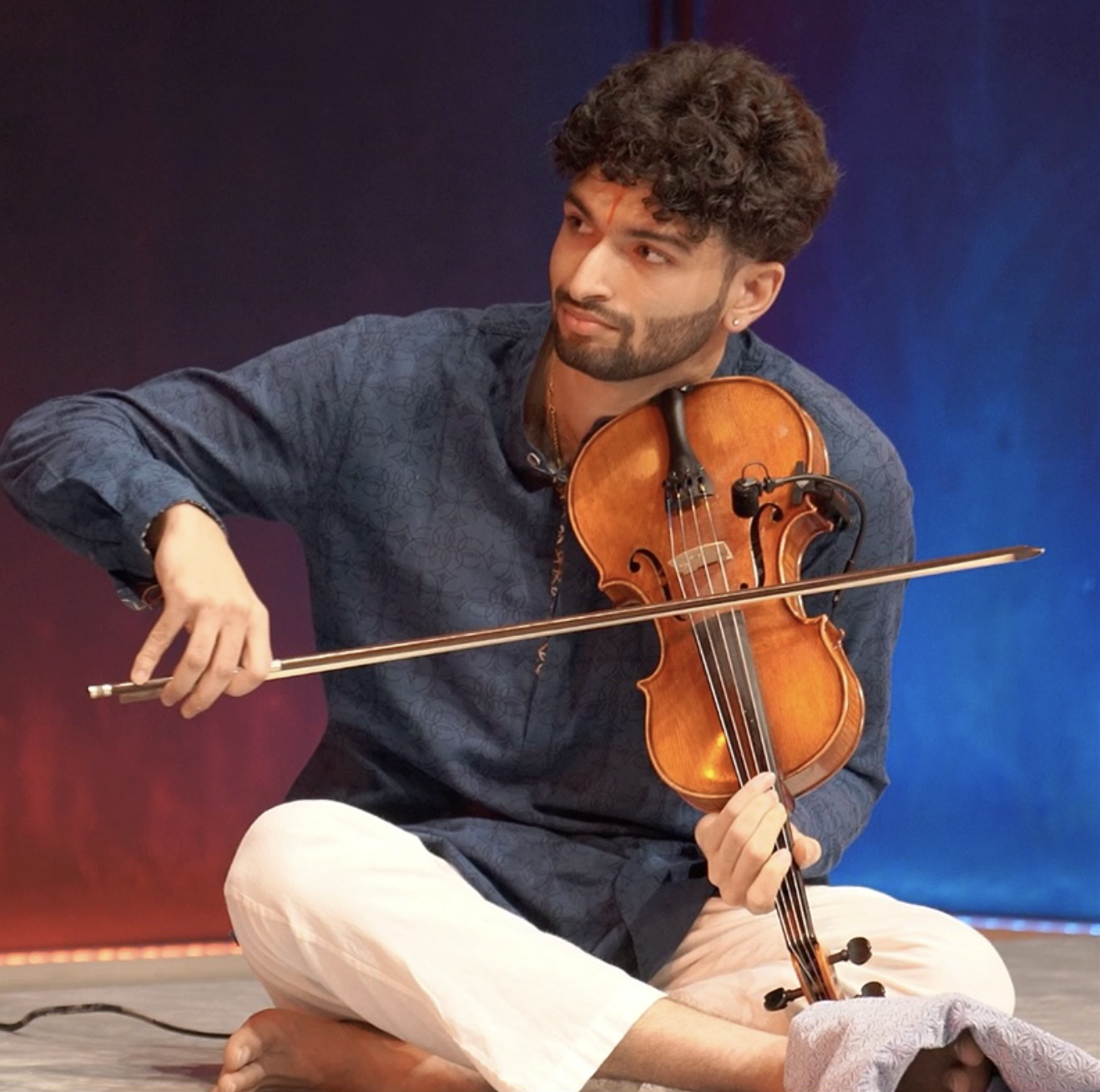 Sanjay Suresh performing Carnatic violin